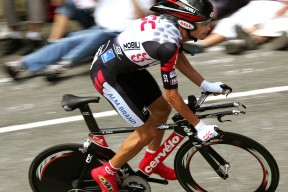 爱游戏在线登录-中超俱乐部增设球员家属服务体系提升后勤保障水平，中超球队全家福