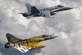 AYX SPORTS-中超推出官方球员卡片收藏系统，中超高端官方球星卡