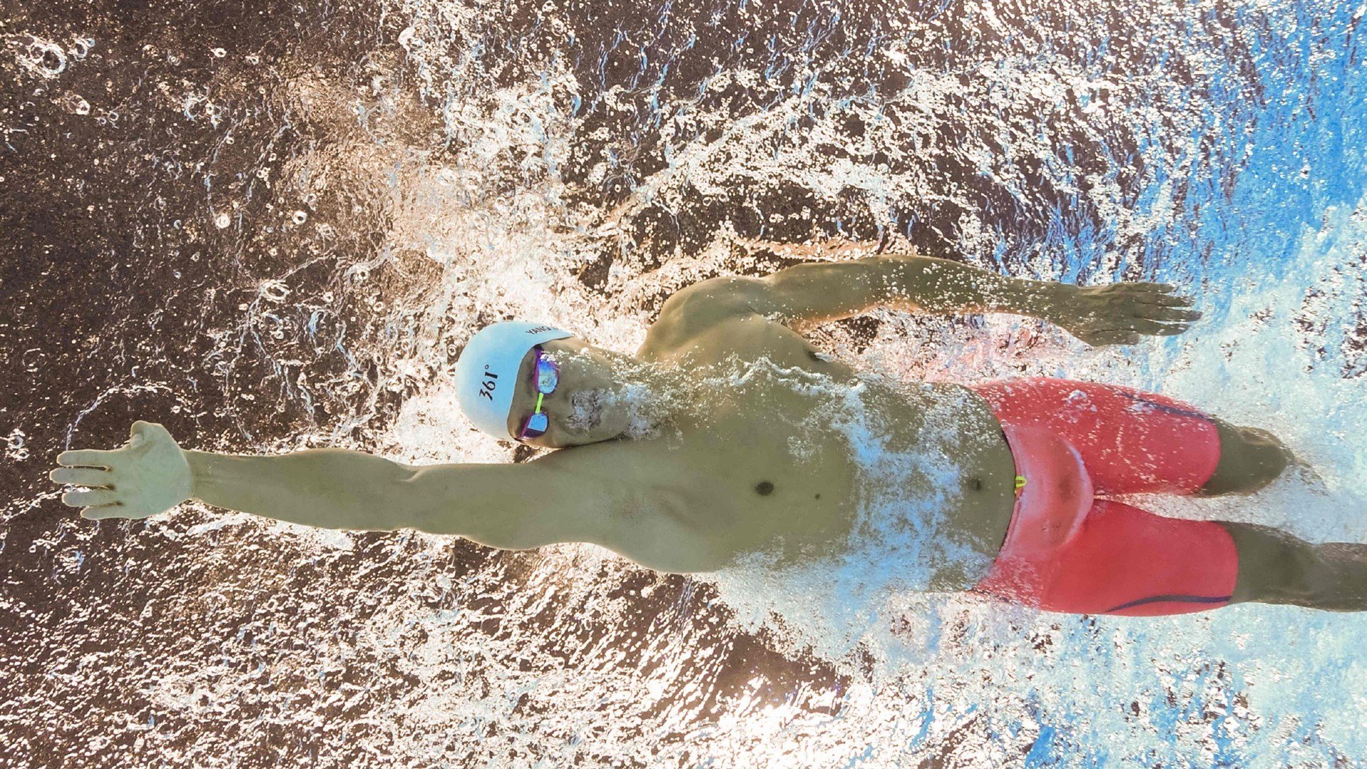 蛙泳选手划幅扩大、润滑度明显提升，蛙泳划手速度要求慢还是快