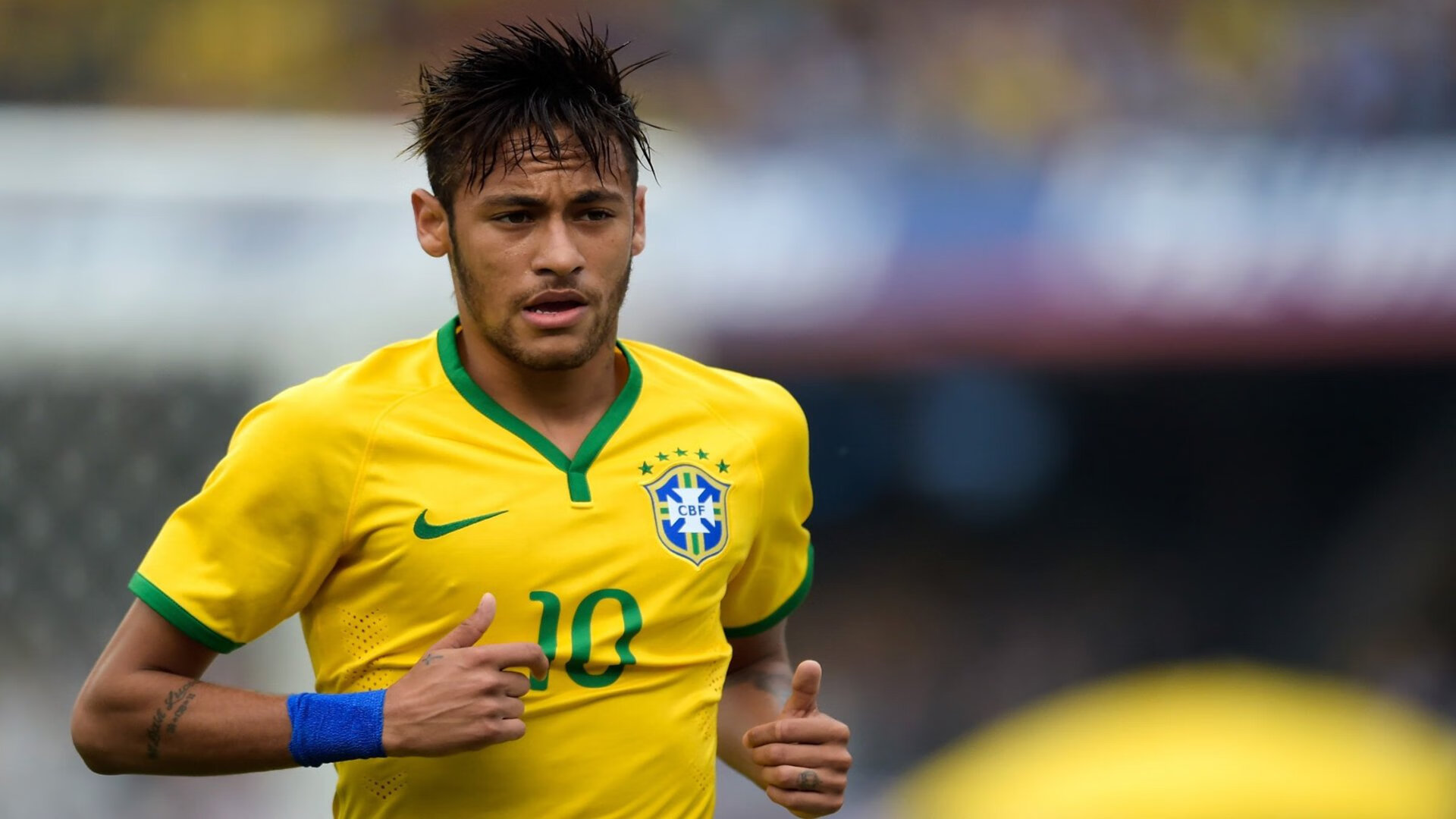 赛尔·阿尔斯塔：南非队防线的绝对核心，突破对方防守，阿尔纳赛尔